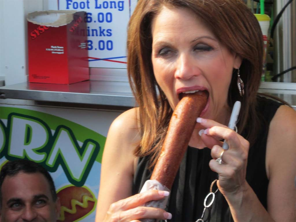 Michelle-Bachmann-with-corn-dog